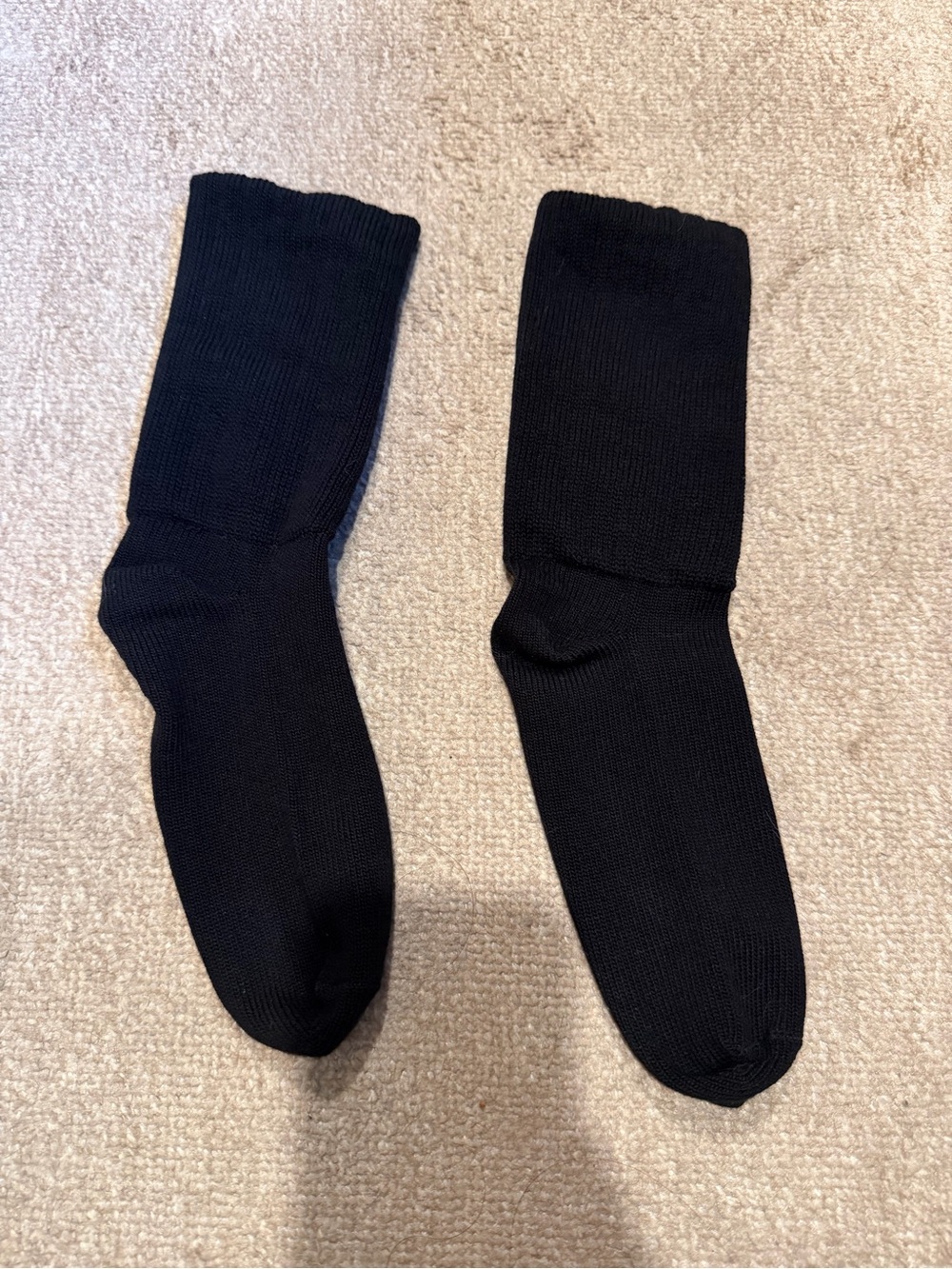 Aritzia Women's Best-Ever Slouchy Ankle & Crew Socks - Picture 4 of 10